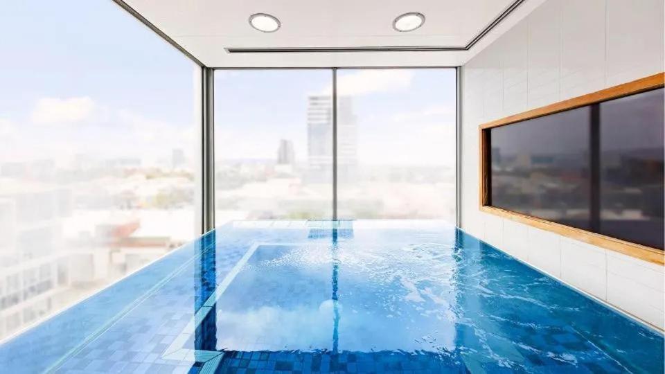 Sky View Apartment Cbd Skyline 2Br Apartment Balcony Spa Access Sleeps 6 Adelaide Exterior photo