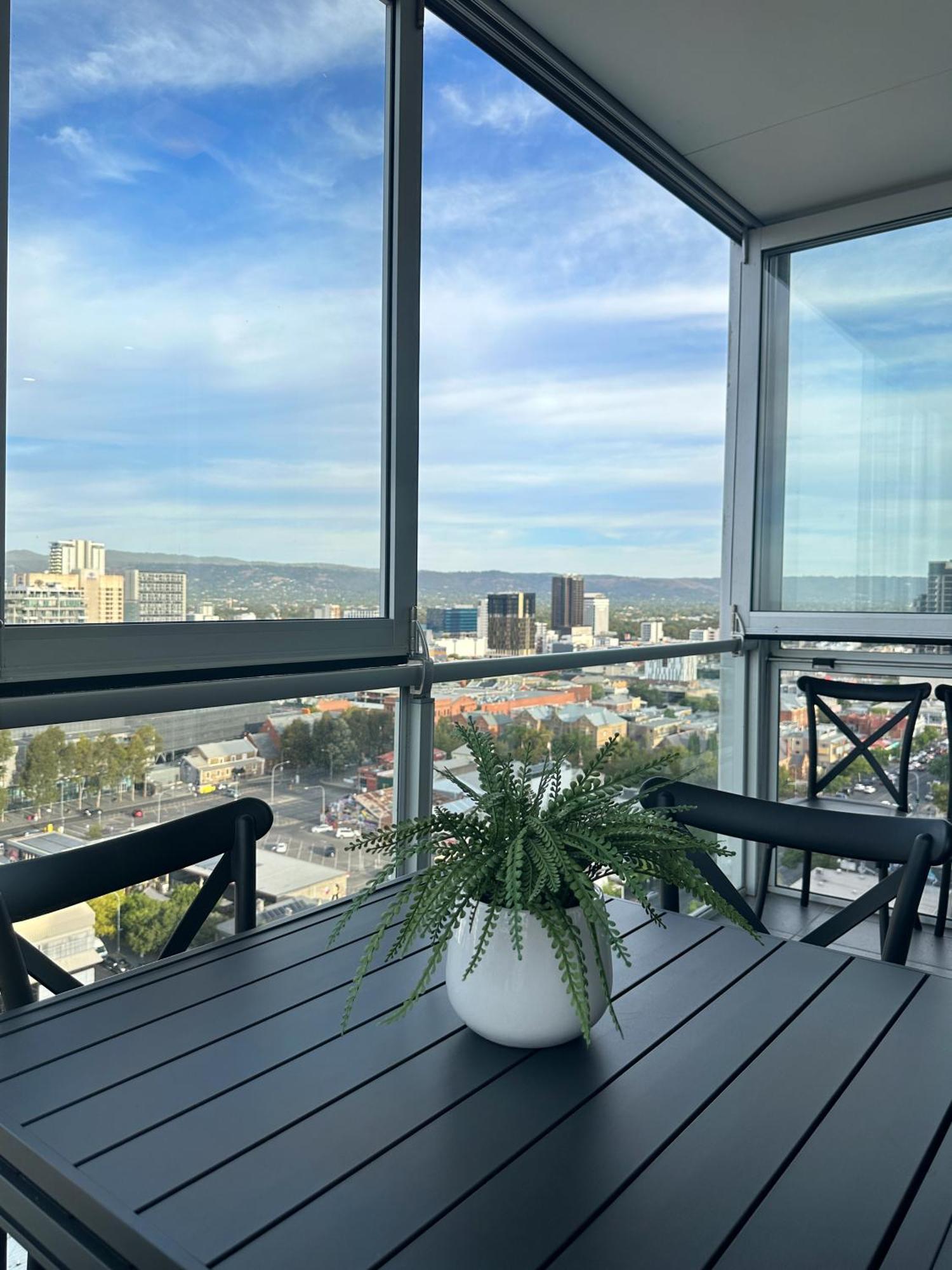 Sky View Apartment Cbd Skyline 2Br Apartment Balcony Spa Access Sleeps 6 Adelaide Exterior photo