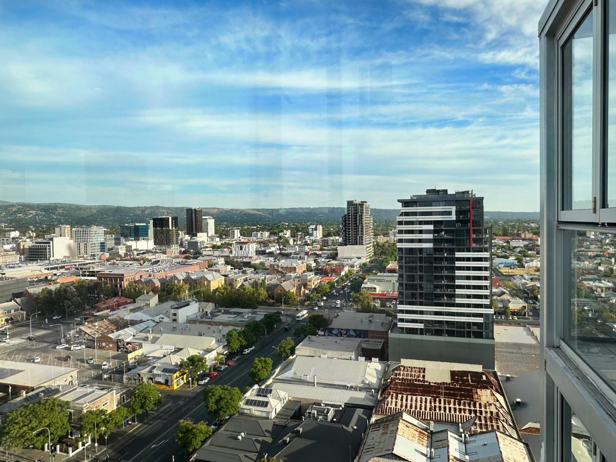 Sky View Apartment Cbd Skyline 2Br Apartment Balcony Spa Access Sleeps 6 Adelaide Exterior photo